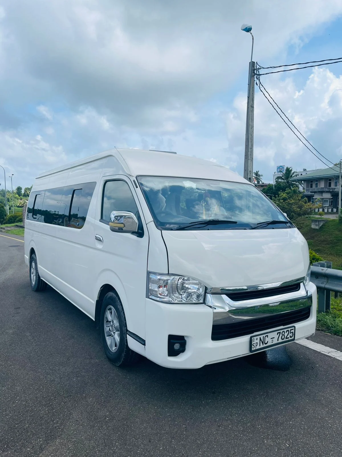Toyota HiAce — image 3
