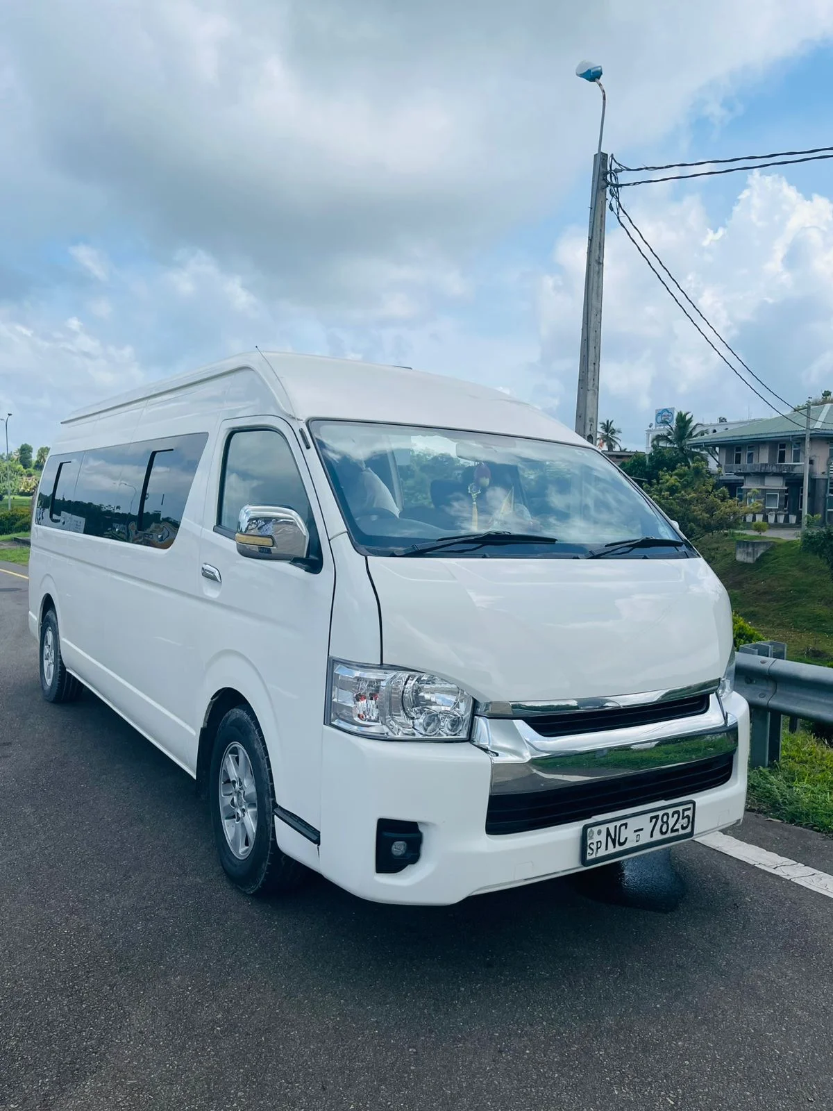 Toyota HiAce — image 4