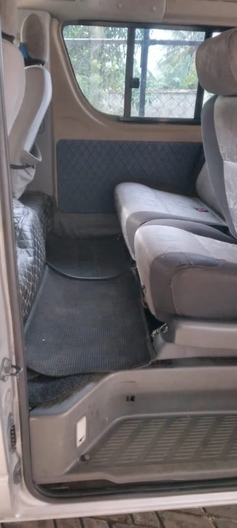 Toyota HiAce — image 5