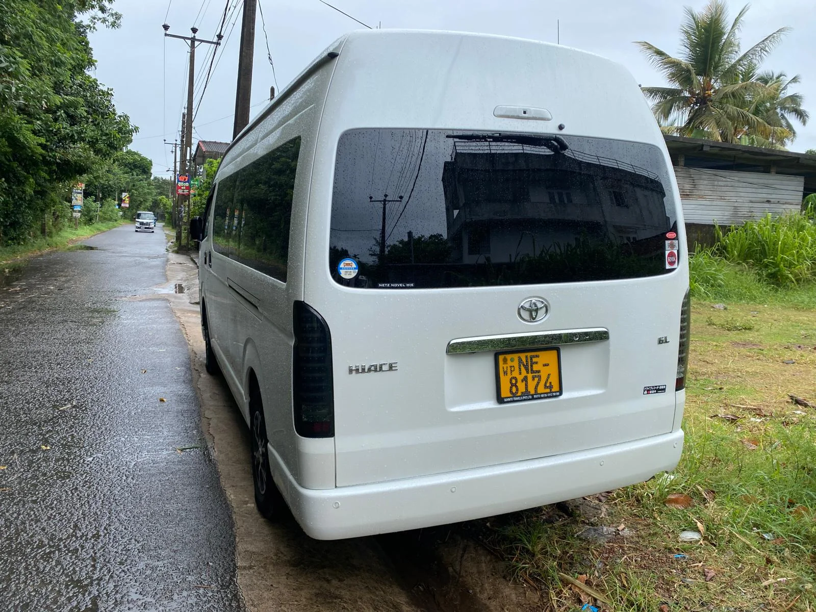Toyota HiAce — image 7